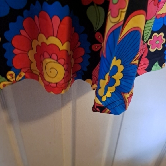 Deerose multicolored floral blouse size large - Picture 5 of 7